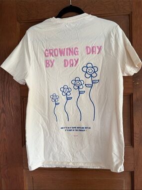 Growing Day By Day Graphic Tee - Cream with Pink & Blue Size M